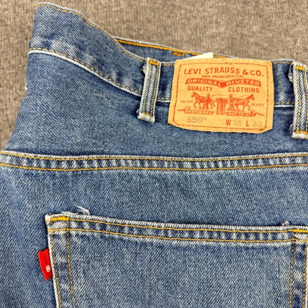 Levi's 550 Relaxed Fit Men's Jeans 38x30 Medium Wash‎ Blue Denim 550-0216